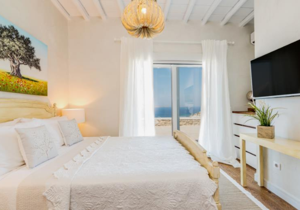 6 Bedroom Villa in Agios Ioannis