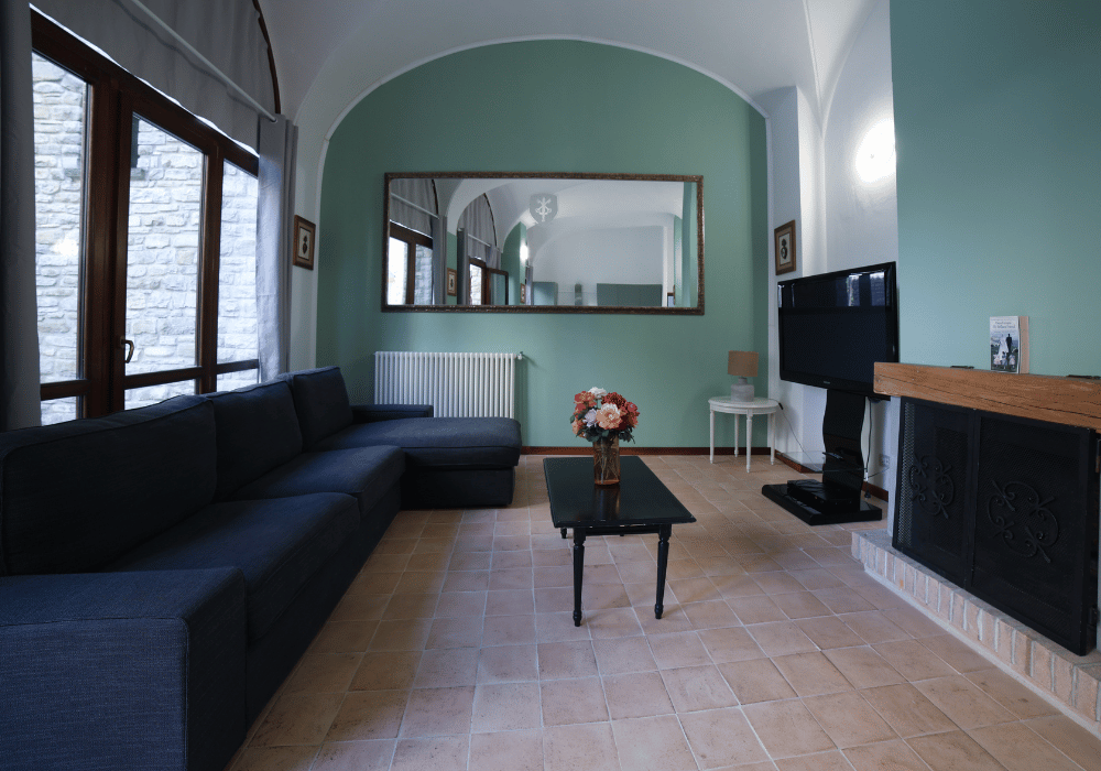 Alloro Apartment, Compolongo Castle