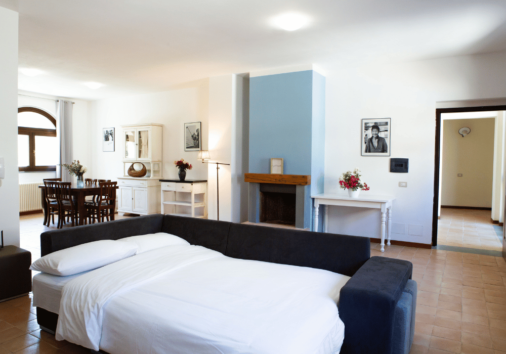 Begonia Apartment, Compolongo Castle