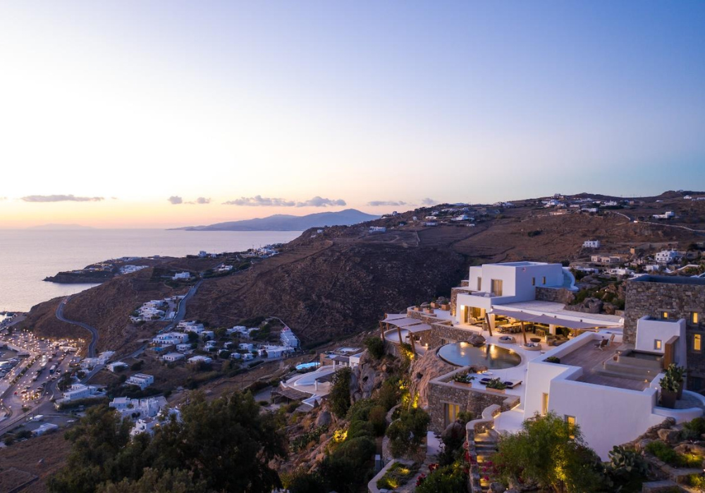 9 Bedroom Villa in Agia Sofia