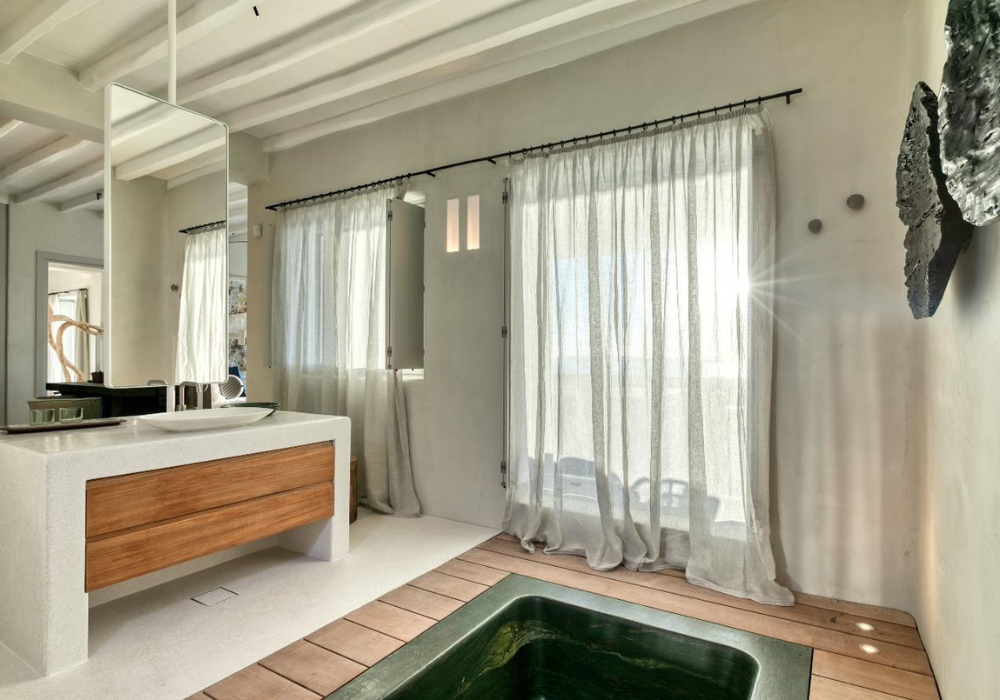 9 Bedroom Villa in Agia Sofia