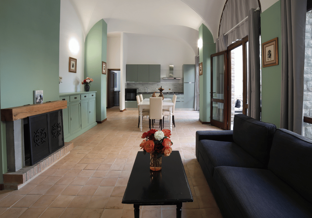 Alloro Apartment, Compolongo Castle