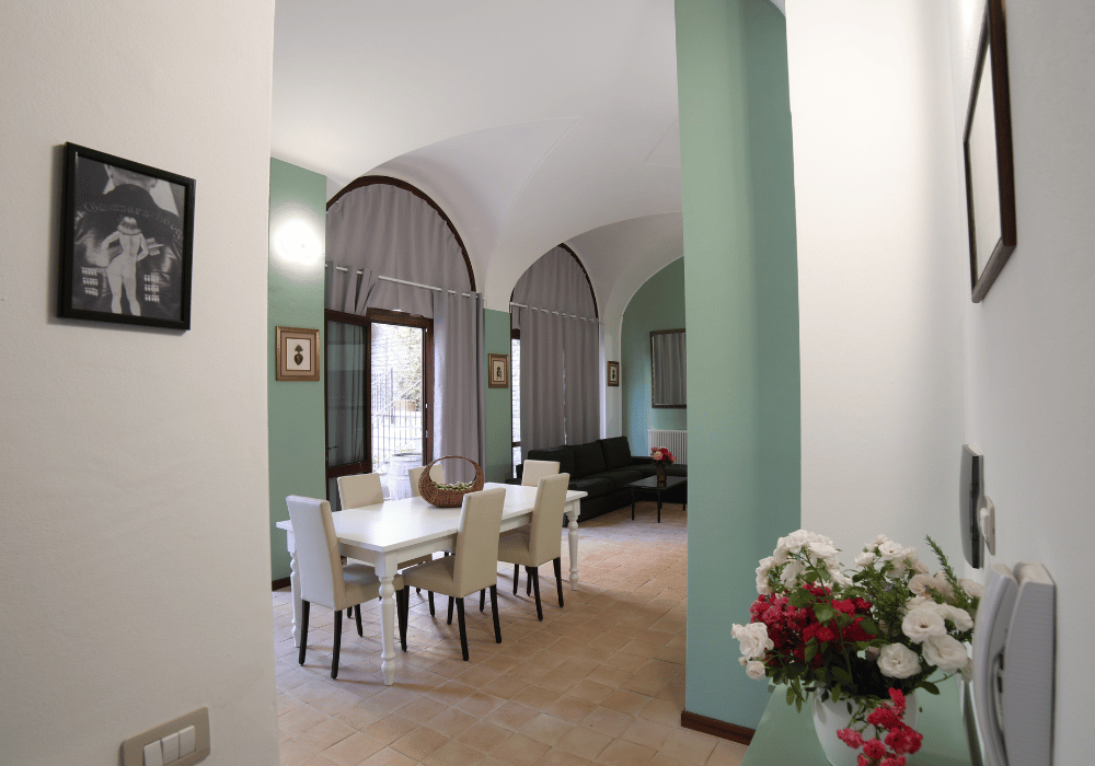 Alloro Apartment, Compolongo Castle