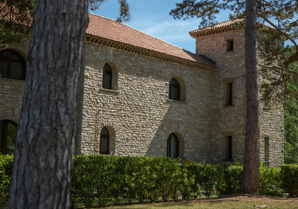 Alloro Apartment, Compolongo Castle