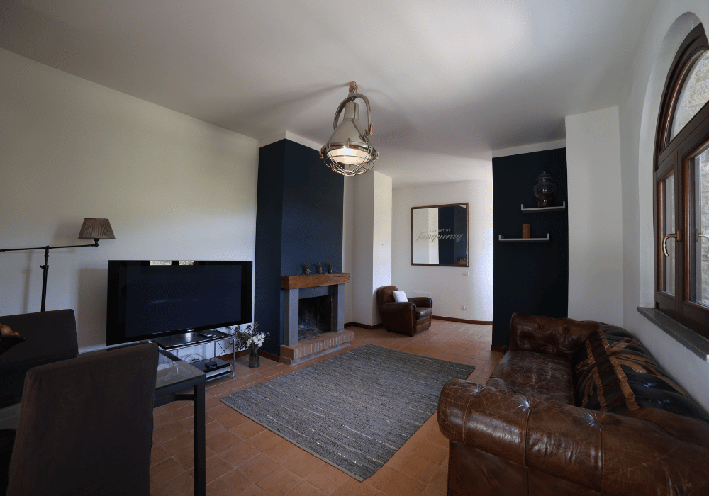 Girasole Apartment, Compolongo Castle