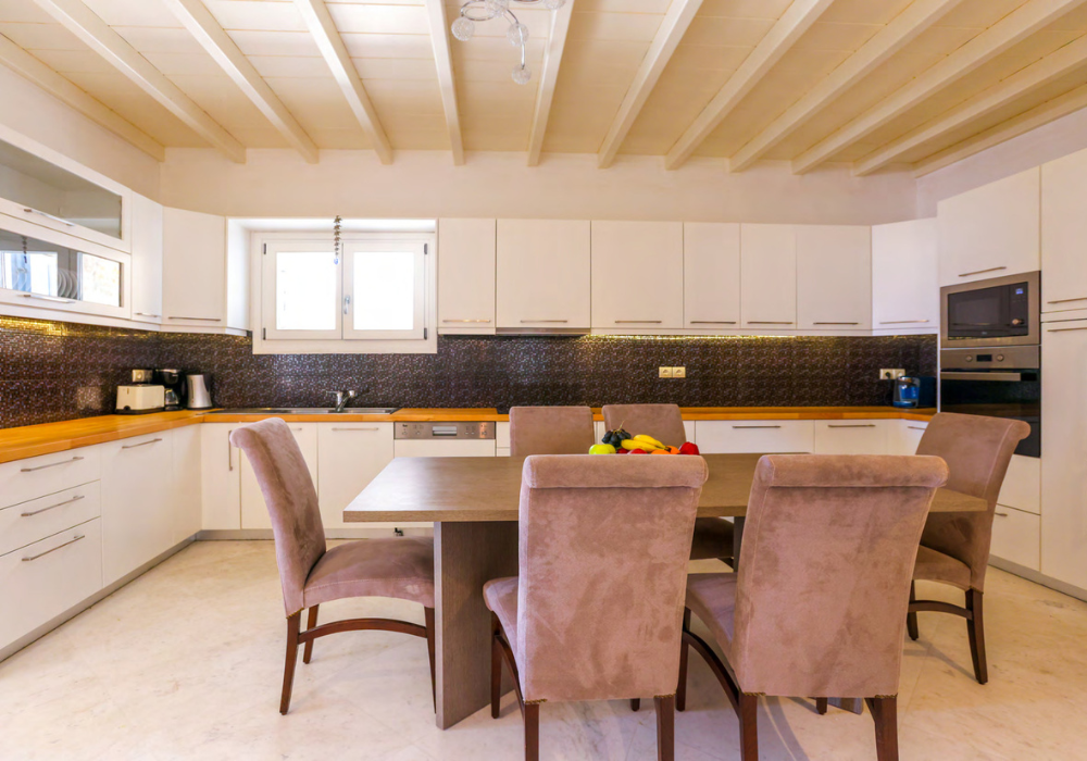 Luxurious 6 Bedroom With private Pool & Beach Access, Villa Majestic Ciel