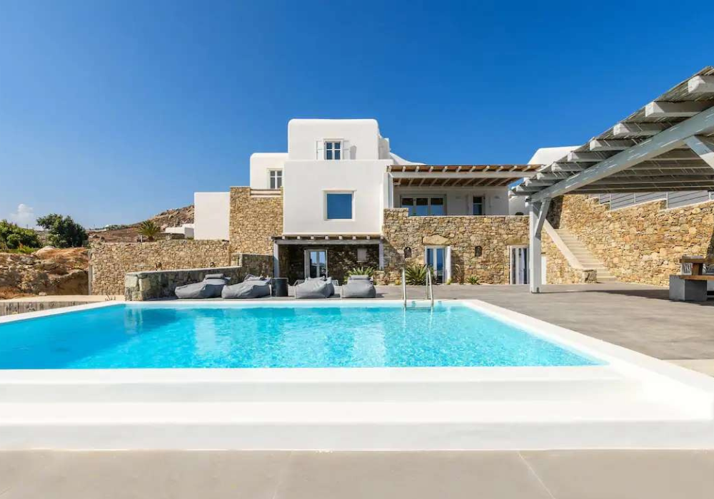 Villa Bonella, Luxury meets traditional style